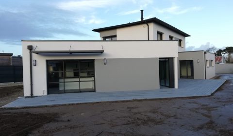 maison contemporaine extérieure coté cuisine